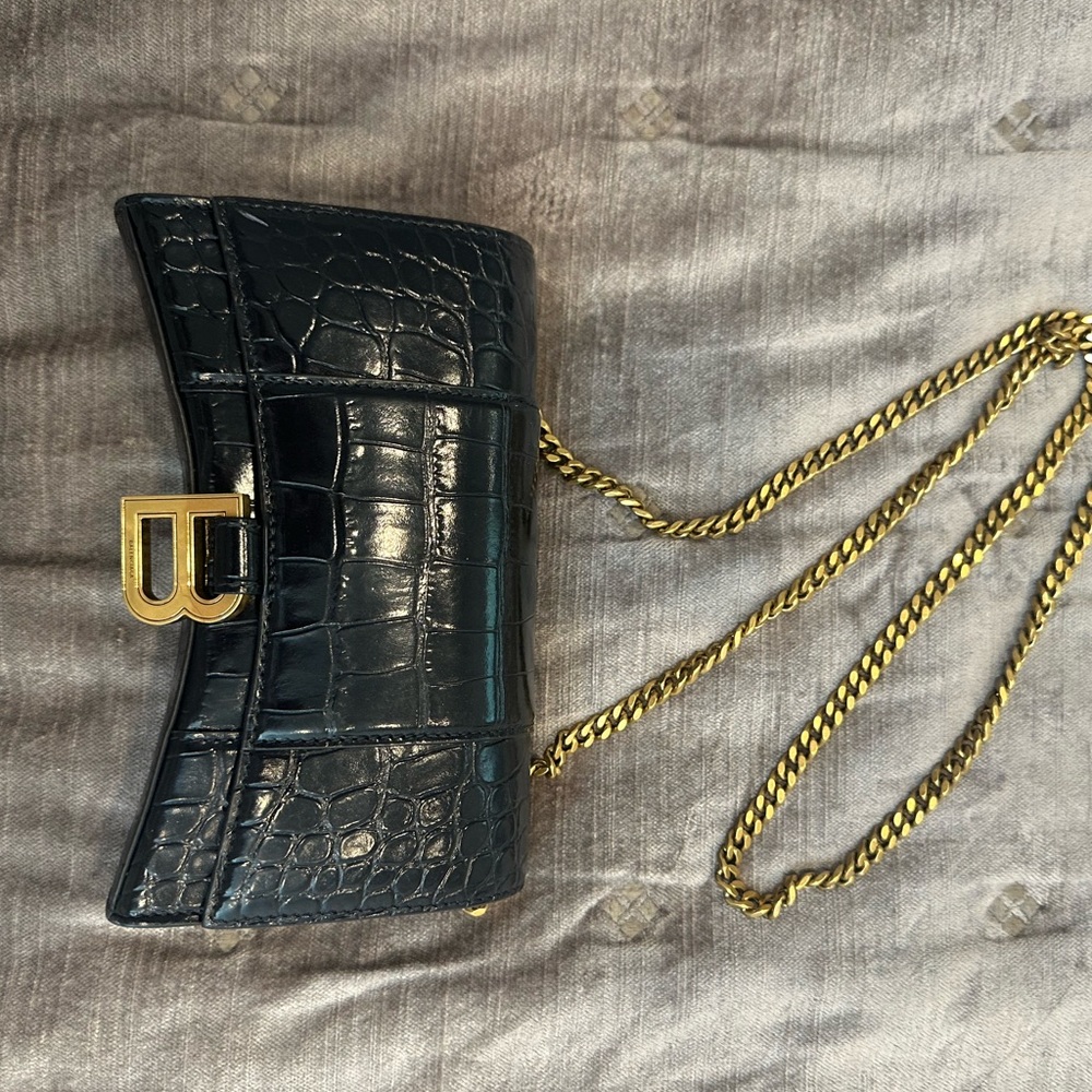 BALENCIAGA
Hourglass Shiny Mock-Croc Chain Wallet